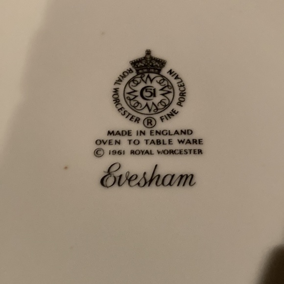 ROYAL WORCESTER EVESHAM 1961 GOLD RIBBED PLEATED FRUIT SOUFFLÉ DISH - Picture 4 of 5